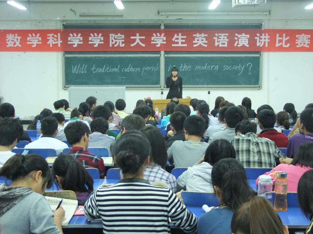 选手在激情演讲